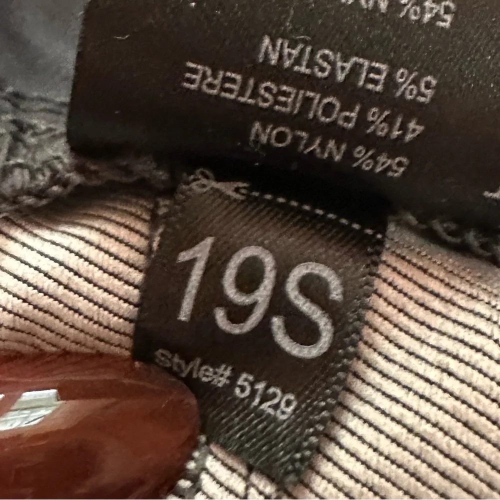 Kuhl men’s shift Amphibia carbon 34 pockets nylon blend snap drawstring shorts - Picture 14 of 16